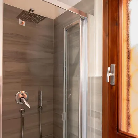 Rebecca House * فيلاّسيمِيوس