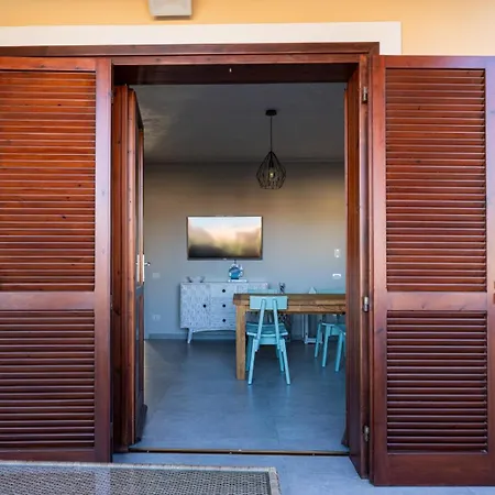 Rebecca House * فيلاّسيمِيوس