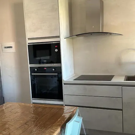 Rebecca House فيلاّسيمِيوس