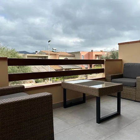 Rebecca House فيلاّسيمِيوس