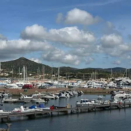 Rebecca House فيلاّسيمِيوس